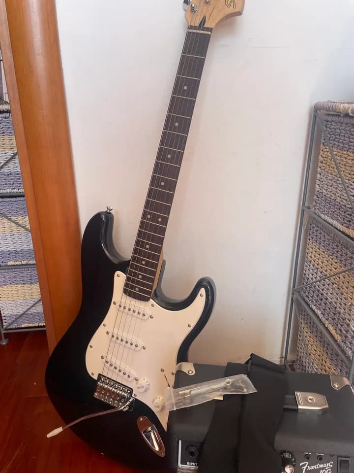 Fender Stratocaster squier (Italia)